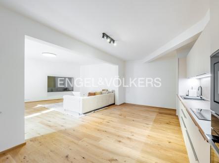 Pronájem bytu, 4+kk, 161 m²