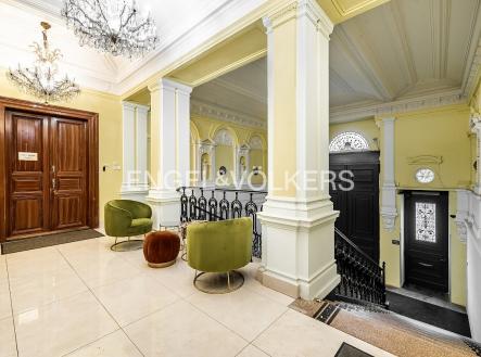 Pronájem kanceláře, 222 m²