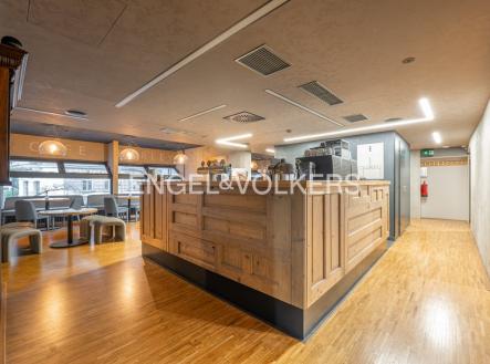 Pronájem komerčního objektu, jiný, 213 m²