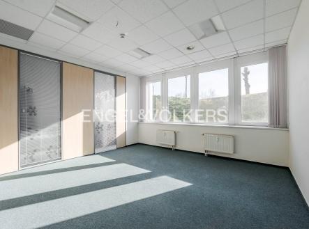 Pronájem kanceláře, 390 m²
