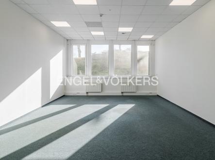 Pronájem kanceláře, 390 m²