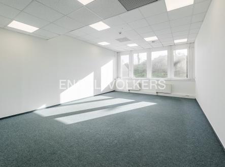 Pronájem kanceláře, 390 m²