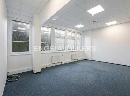 Pronájem kanceláře, 390 m²