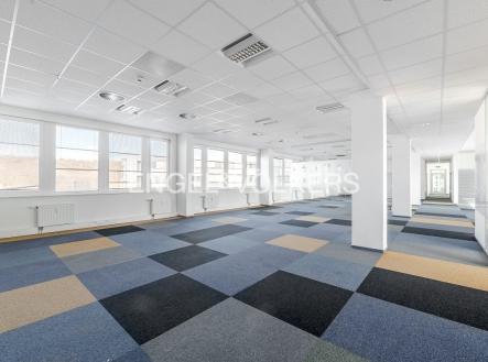 Pronájem kanceláře, 454 m²