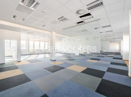 Pronájem kanceláře, 454 m²