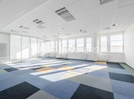 Pronájem kanceláře, 454 m²