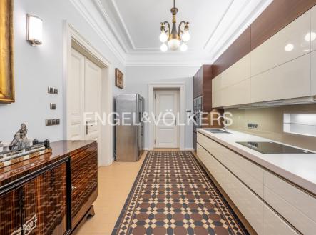 Pronájem bytu, 5+1, 184 m²