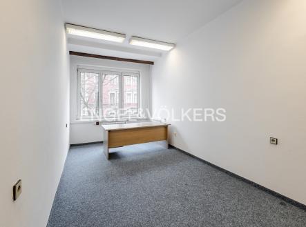 Pronájem kanceláře, 154 m²
