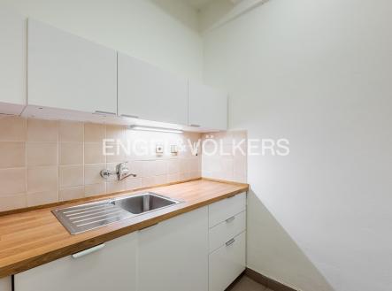 Pronájem kanceláře, 154 m²