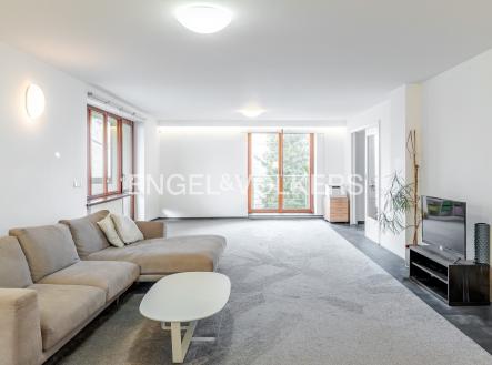 Pronájem domu/vily, 320 m²