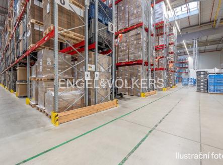 Pronájem komerčního objektu, sklad, 8 856 m²