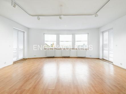 Pronájem kanceláře, 839 m²