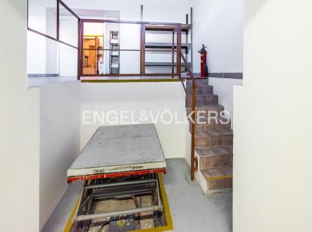 Pronájem komerčního objektu, sklad, 140 m²