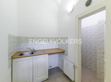 Pronájem kanceláře, 81 m²