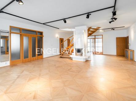 Pronájem domu/vily, 801 m²