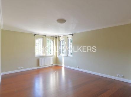 Pronájem domu/vily, 600 m²