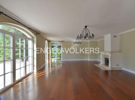 Pronájem domu/vily, 600 m²