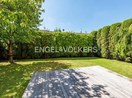 Pronájem domu/vily, 350 m²