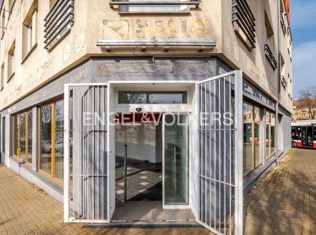 Pronájem obchodní prostor, 418 m²