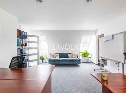 Pronájem kanceláře, 282 m²