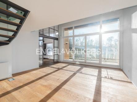 Pronájem bytu, 6+kk, 324 m²