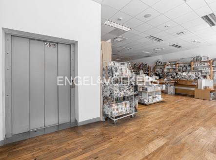 Pronájem obchodní prostory, 624 m²
