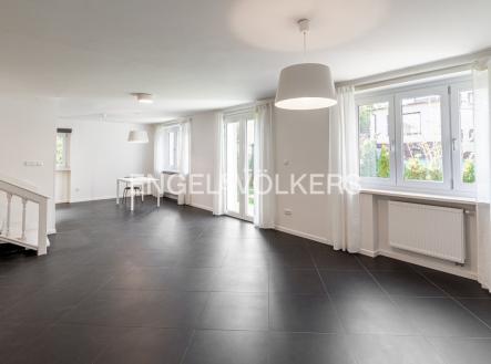 Pronájem domu/vily, 200 m² obrázek