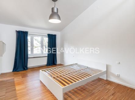 Pronájem domu/vily, 200 m²