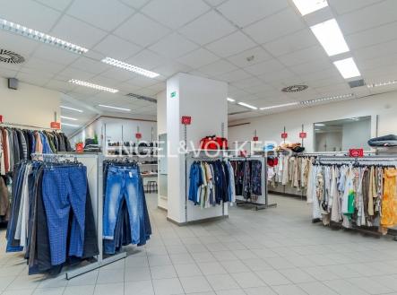 Pronájem obchodní prostory, 323 m²