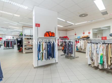 Pronájem obchodní prostory, 323 m²