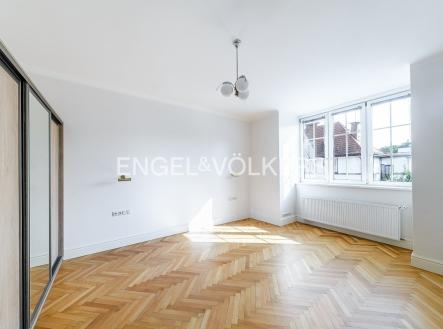 Pronájem domu/vily, 222 m²