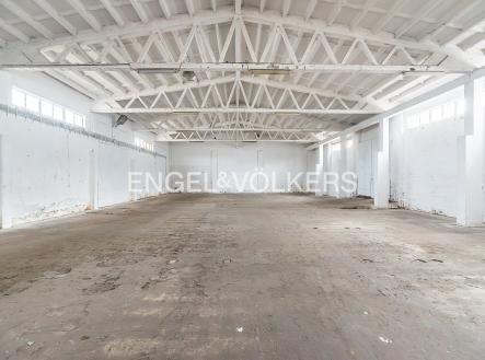 Pronájem komerčního objektu, sklad, 832 m²