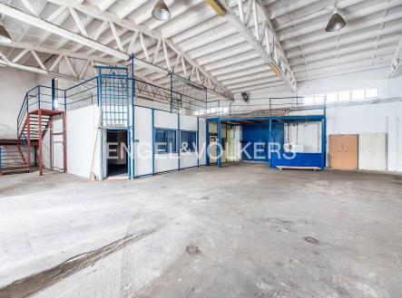 Pronájem komerčního objektu, sklad, 832 m²