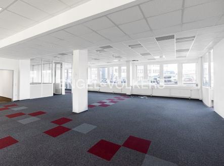 Pronájem kanceláře, 477 m²