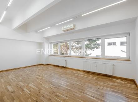Pronájem kanceláře, 135 m²