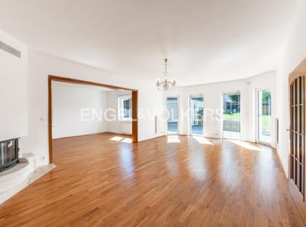 Pronájem domu/vily, 360 m²