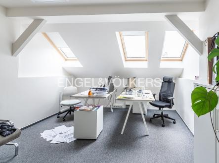 Pronájem kanceláře, 102 m²