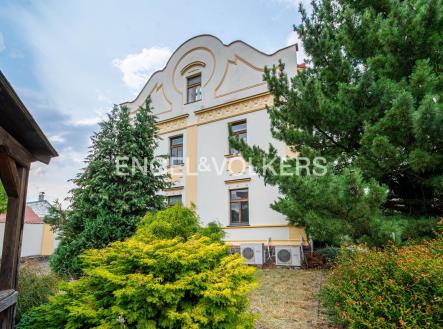 Prodej nájemního domu, 374 m²