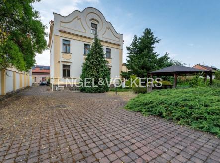 Prodej komerčního objektu, jiný, 374 m²