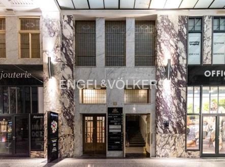 Pronájem kanceláře, 544 m²