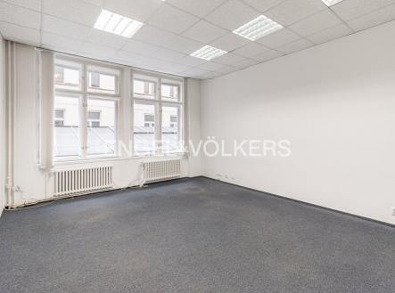 Pronájem kanceláře, 544 m²