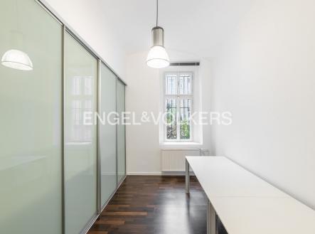 Pronájem kanceláře, 91 m²