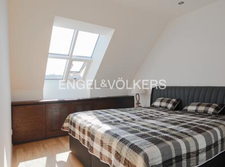 Pronájem bytu, 4+kk, 140 m²