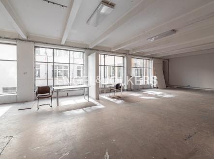 Pronájem kanceláře, 217 m²