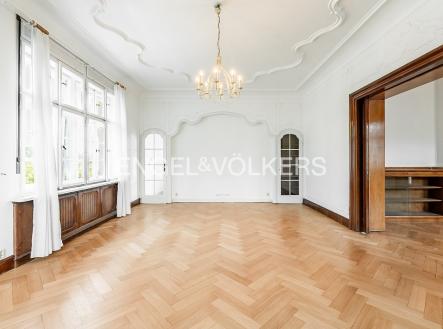 Pronájem kanceláře, 300 m²