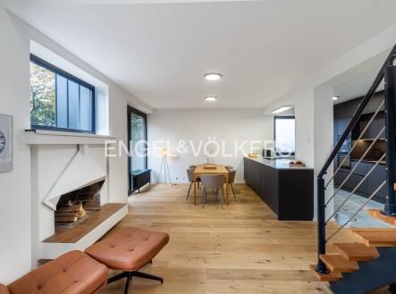 Pronájem domu/vily, 345 m²