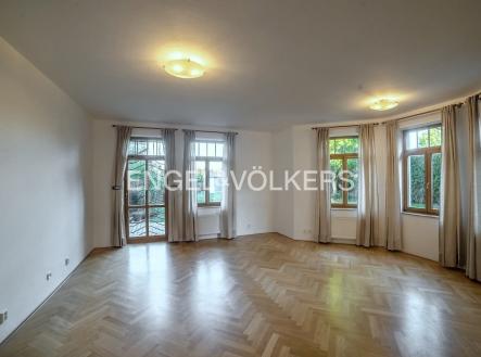 Pronájem domu/vily, 250 m²