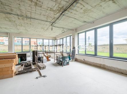 Pronájem kanceláře, 254 m²