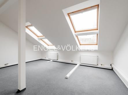 Pronájem kanceláře, 132 m²