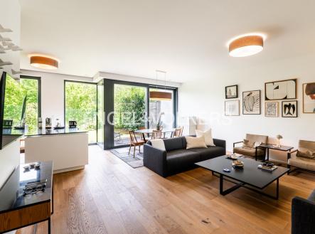 Pronájem domu/vily, 216 m²